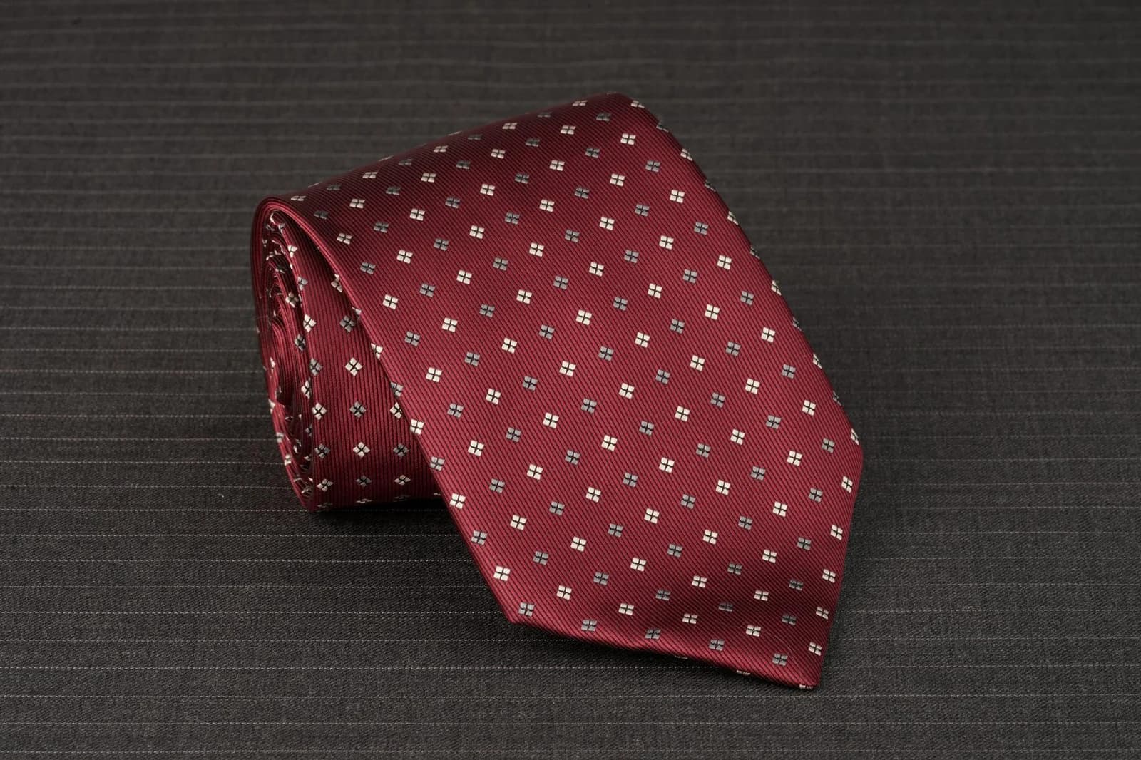 Cà Vạt Burgundy Tiểu Hoa Bạc