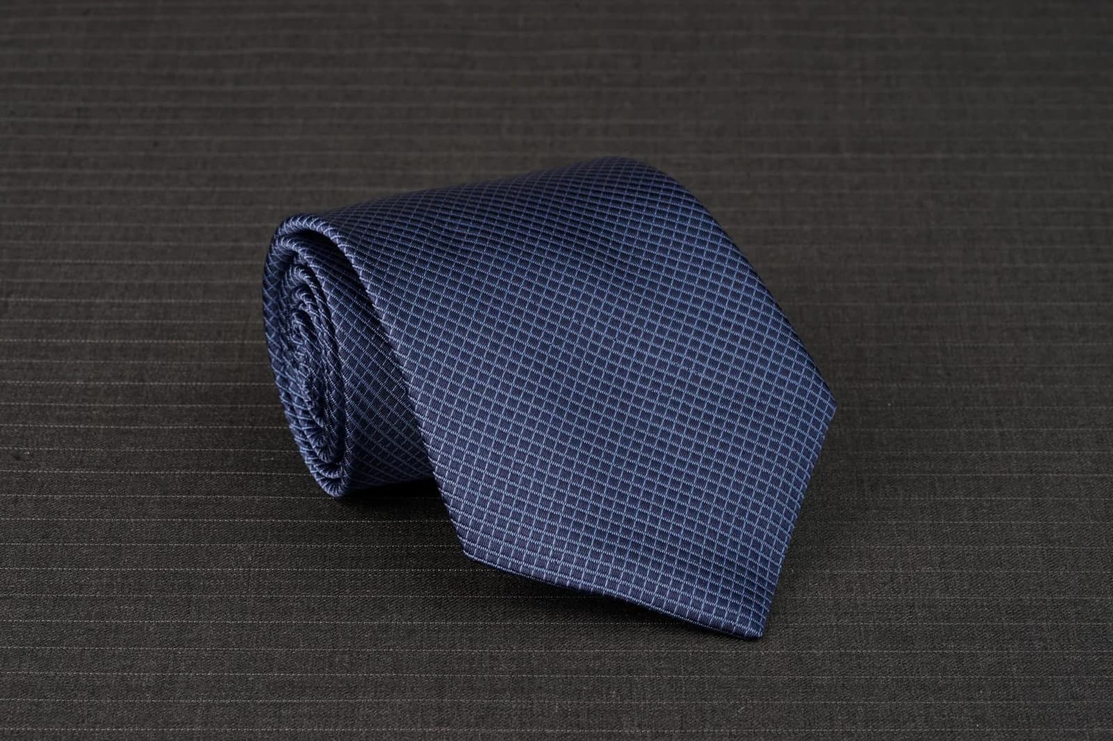 Cà Vạt Navy Ô Dệt Chìm