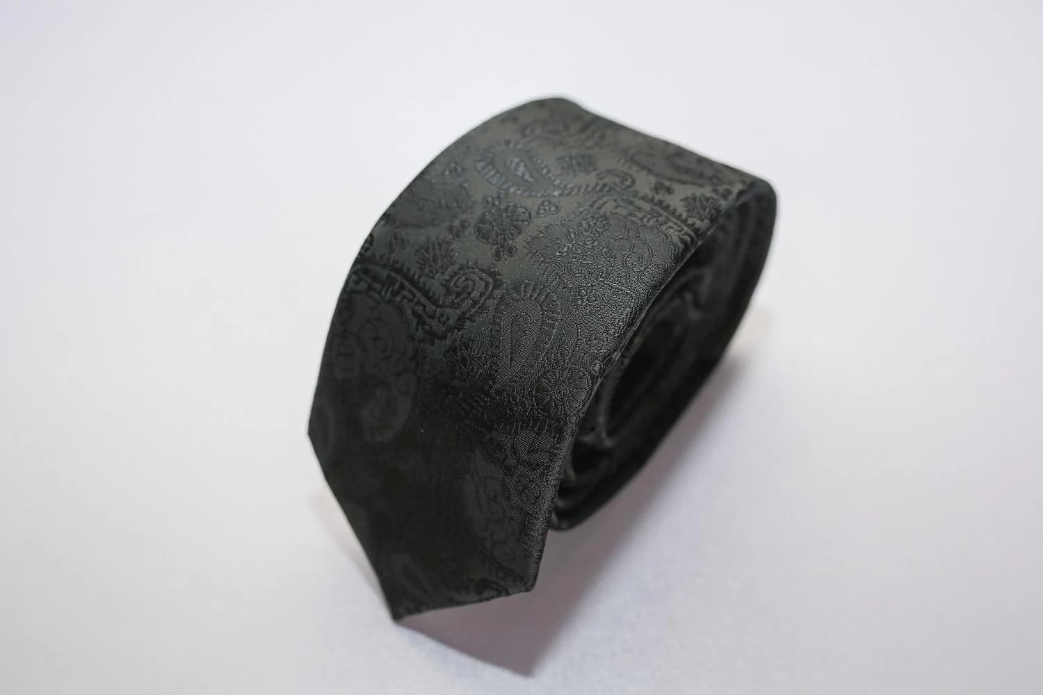 Cà Vạt Đen Paisley Chìm