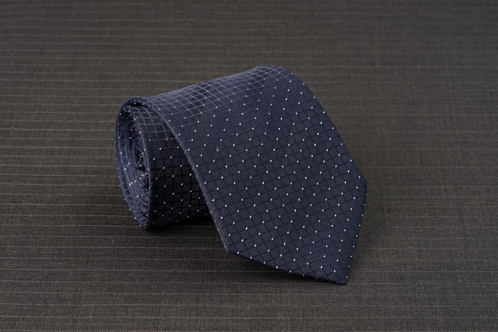 Cà Vạt Navy Chấm Ngọc