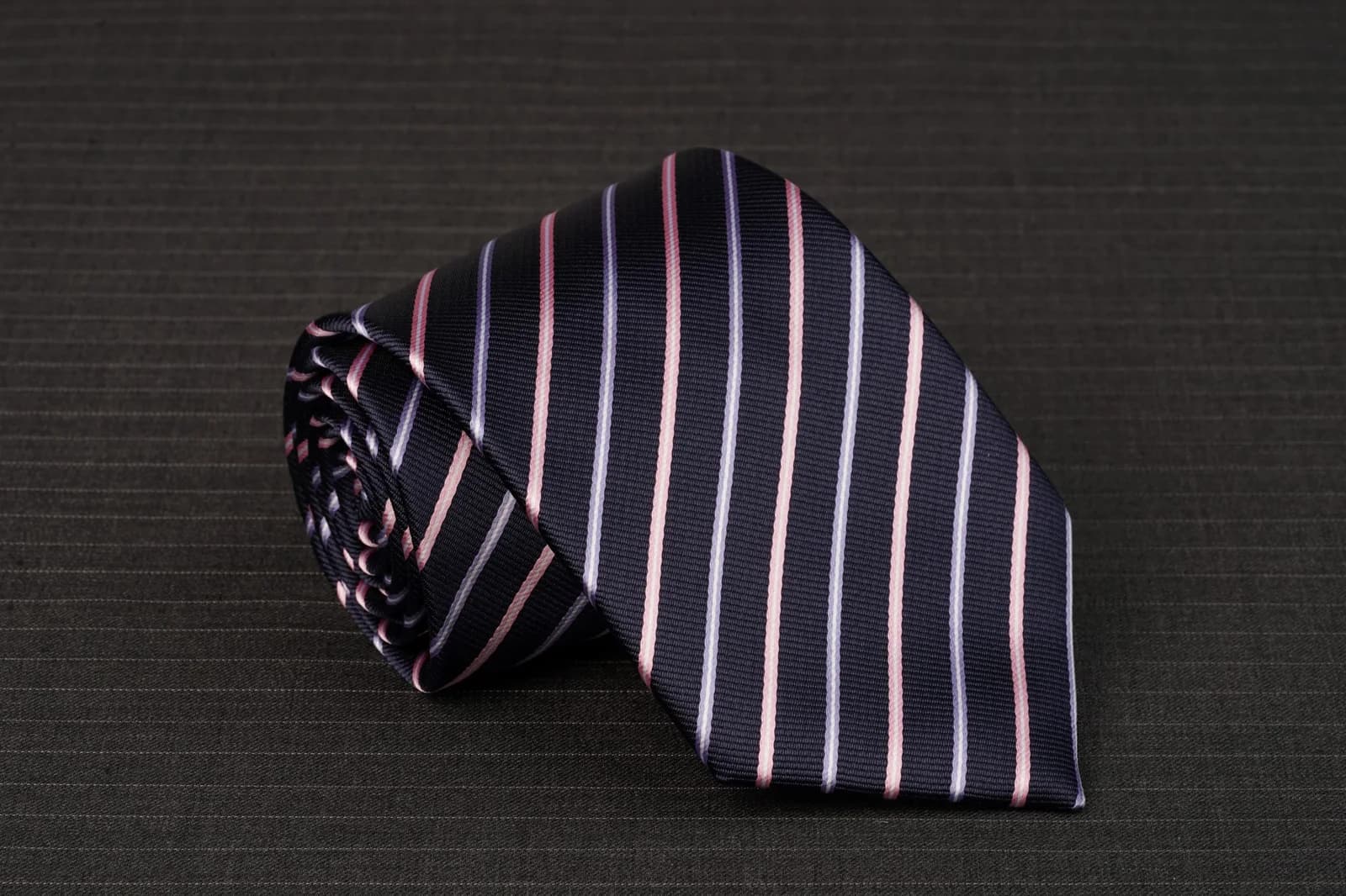 Caravat Navy Sọc Chéo Hồng Phấn Và Tím Lilac