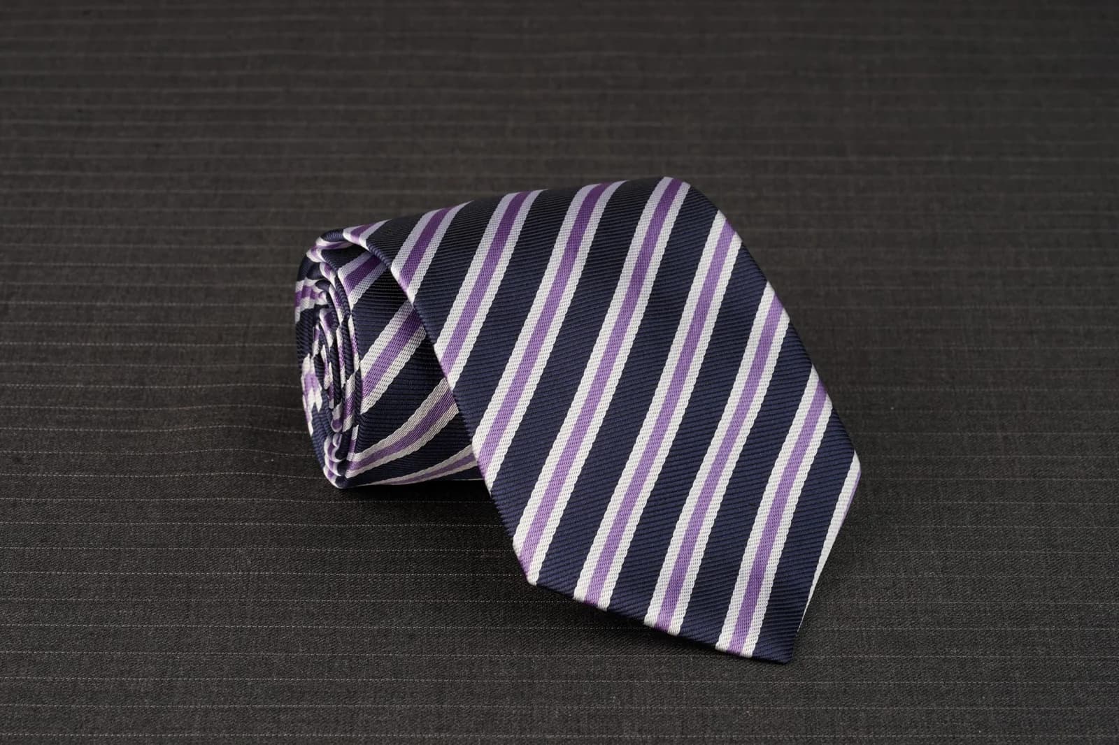 Caravat Navy Sọc Chéo Bản To Tím Lilac Trắng