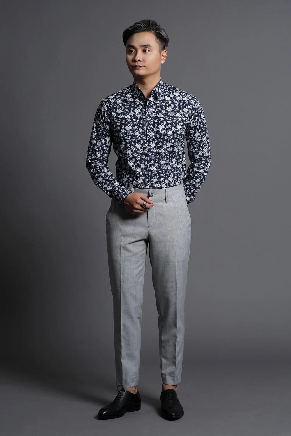 Sơ Mi Hoa Trắng Nền Navy