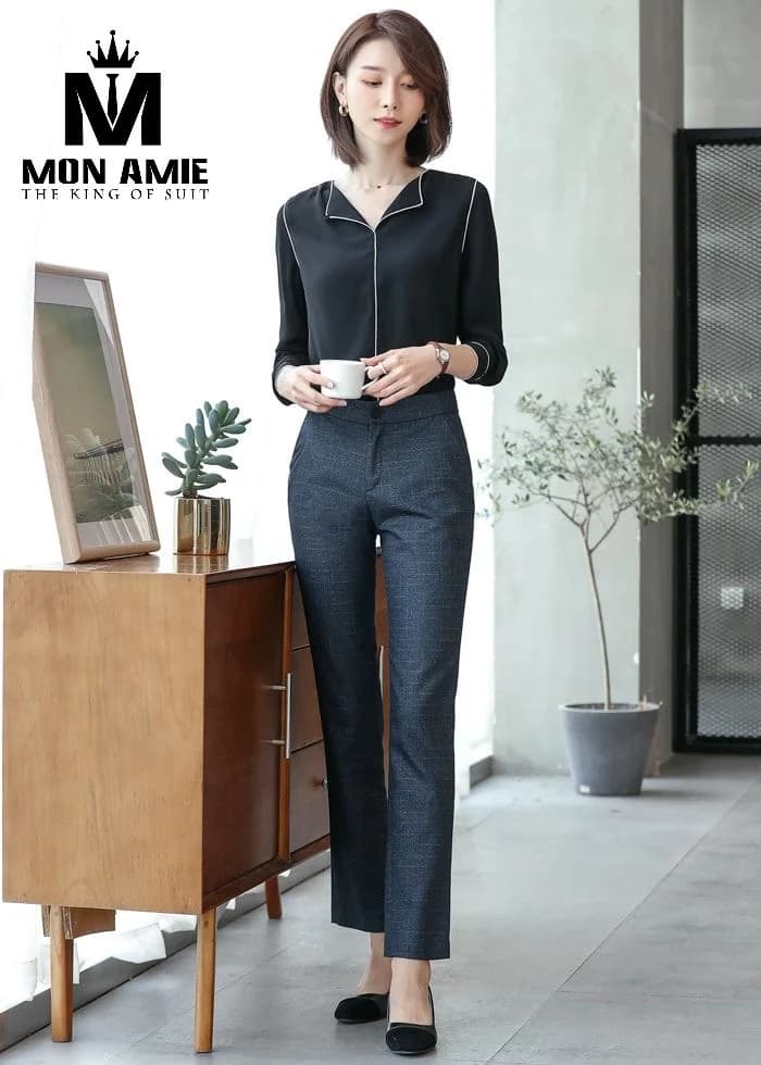 Sơ Mi Nữ Đen Cổ V Viền Trắng Tay Lửng