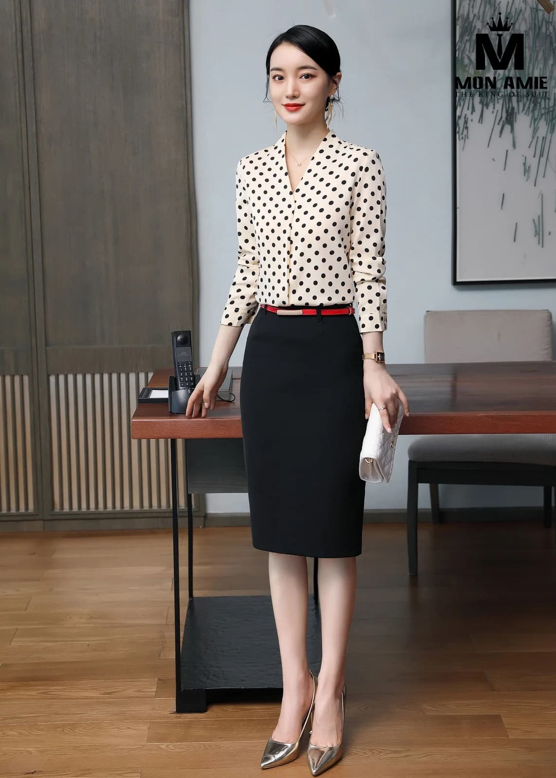 Sơ Mi Nữ Kem Chấm Bi Đen Cổ V Phối Chân Váy Đen