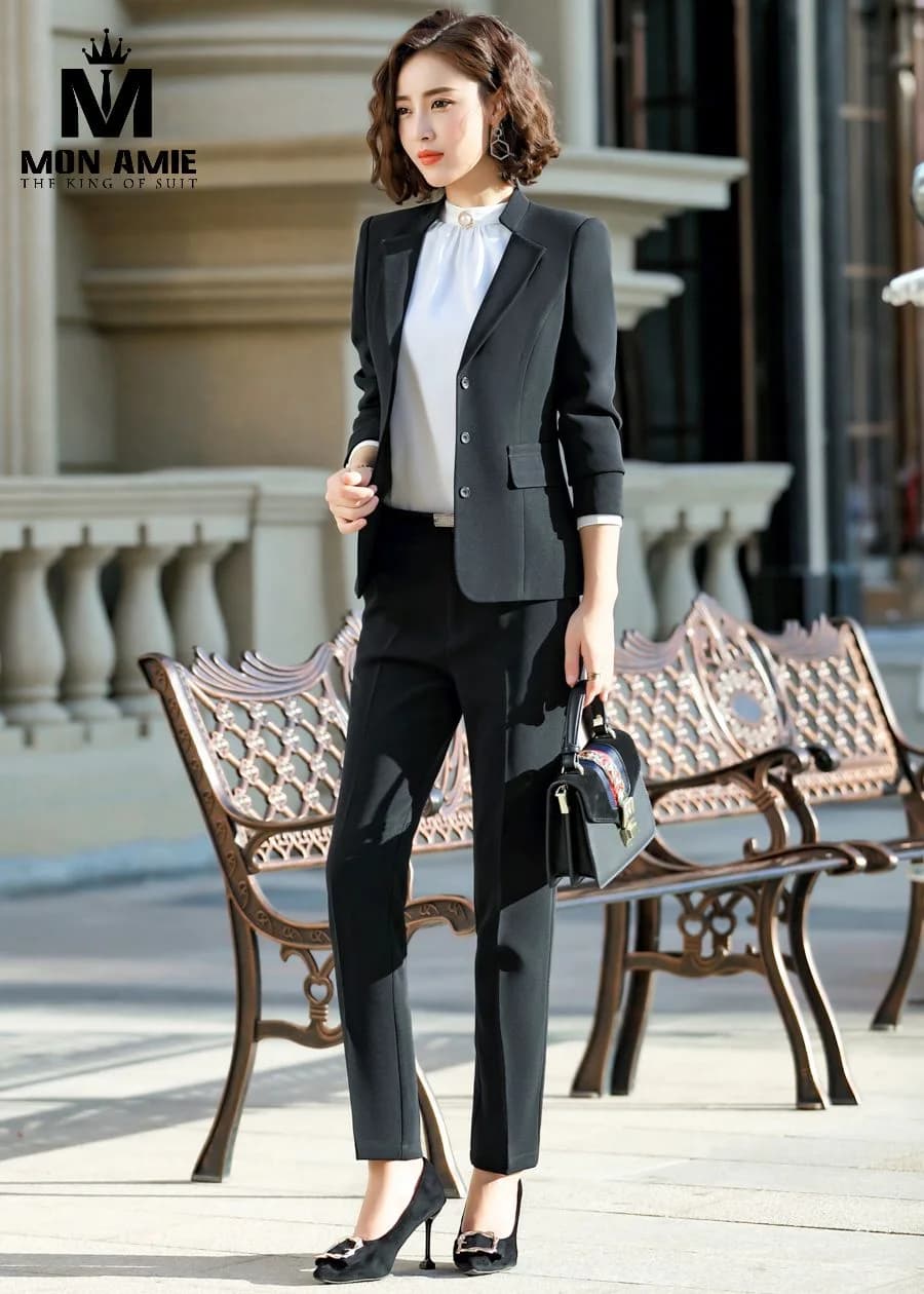 Suit Nữ Xám Than Ba Nút Quần Lửng Túi Nắp