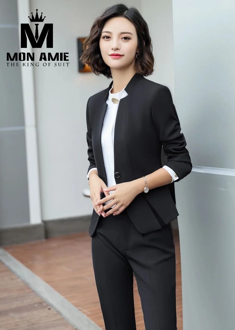 Suit Nữ Đen Cổ Trụ Khoét Chữ V Quần Tây Tà Xếp Nếp