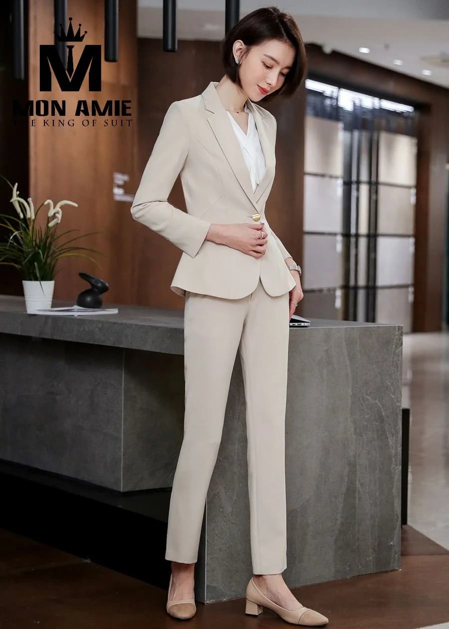 Suit Nữ Be Kem Ve Vest Một Nút Vàng Quần Ống Đứng