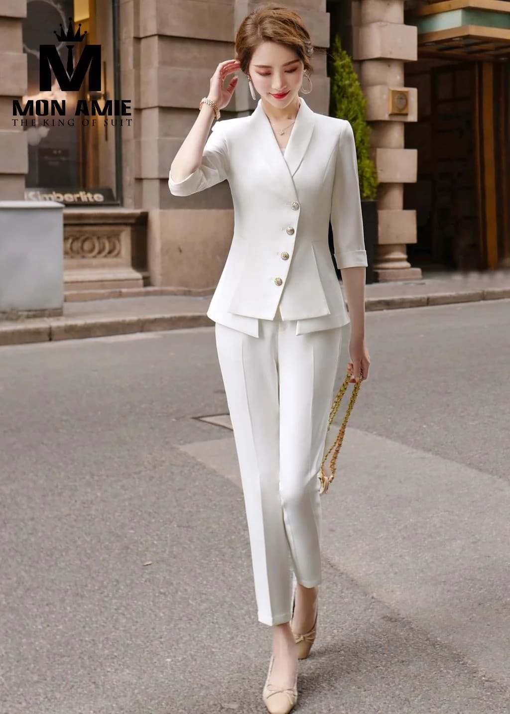 Suit Nữ Trắng Ngà Cổ V Tà Lệch Bốn Cúc Vàng Tay Lỡ