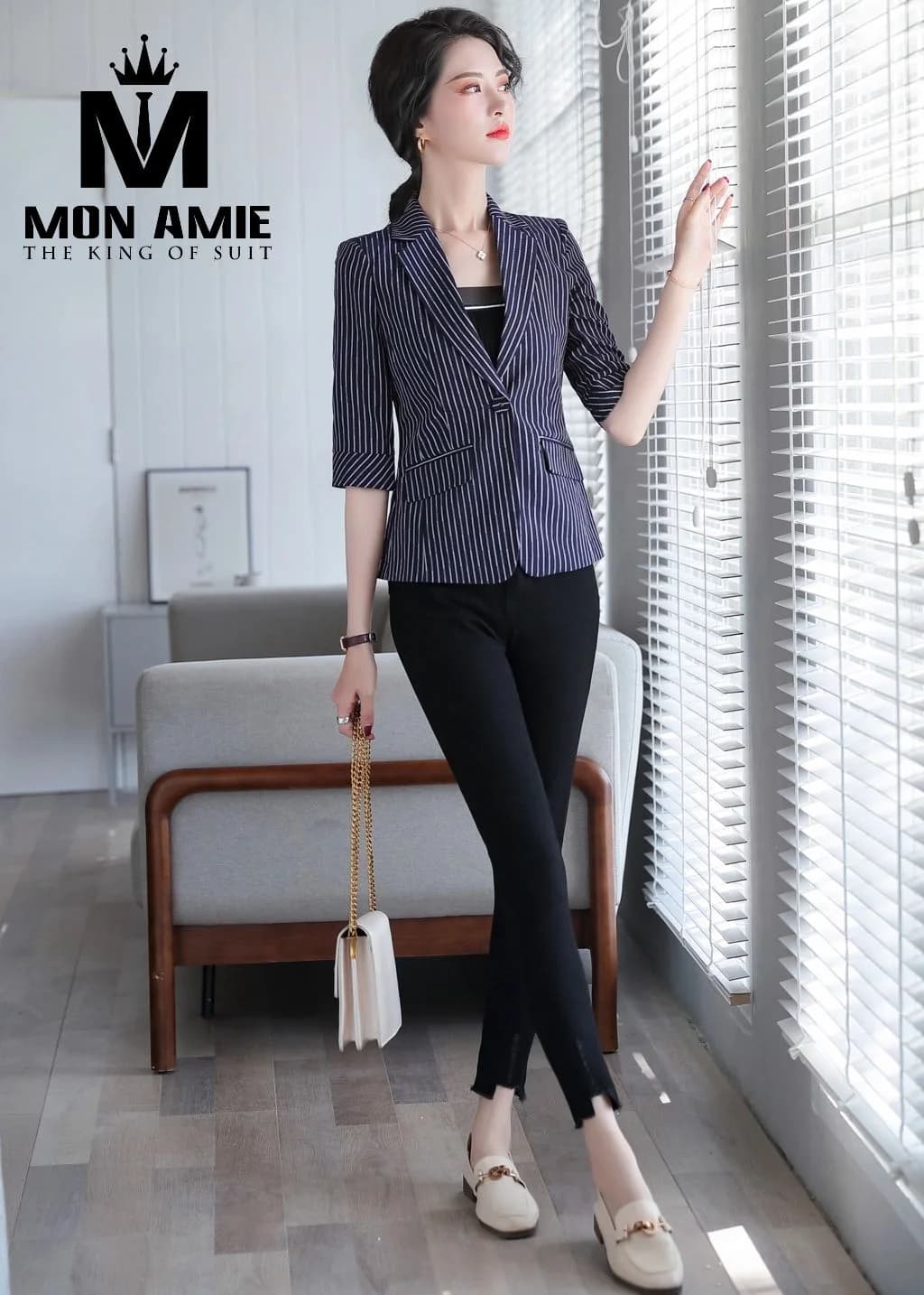 Áo Vest Nữ Xanh Navy Kẻ Sọc Trắng Một Khuy