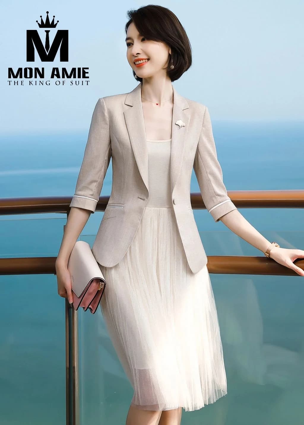 Áo Vest Nữ Be Nhạt Viền Trắng Phối Đầm Voan Xếp Ly