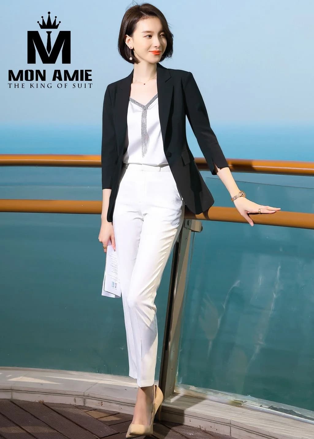 Áo Vest Nữ Đen Cổ Tay Xẻ Phối Quần Tây Trắng
