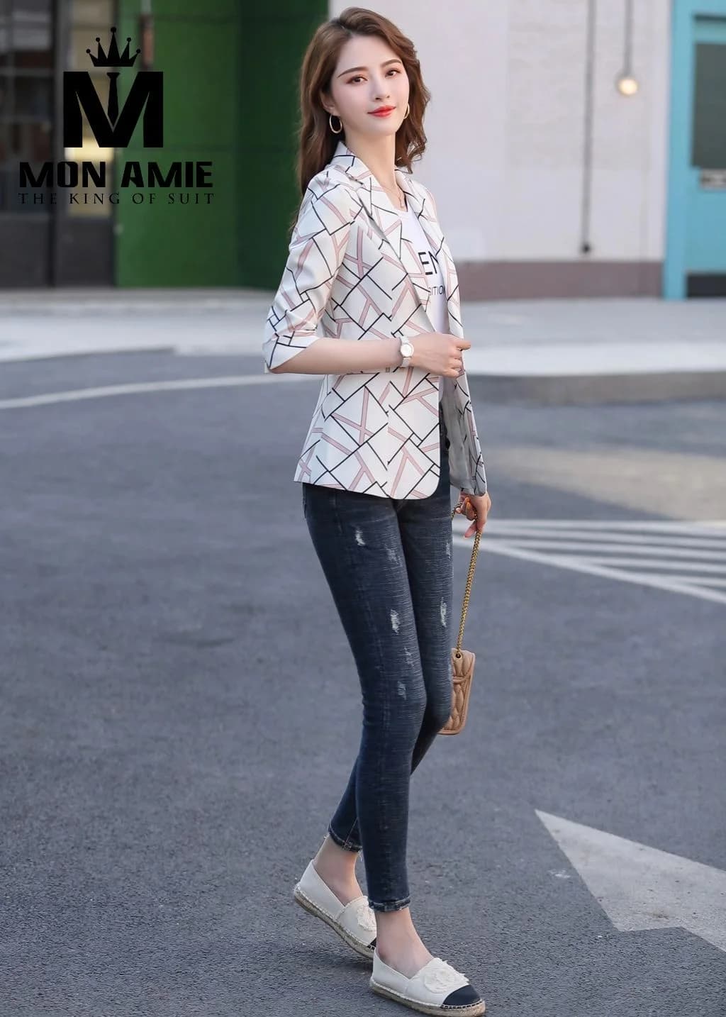 Blazer Nữ Trắng Kẻ Ô Chéo Hồng Đen Tay Lửng