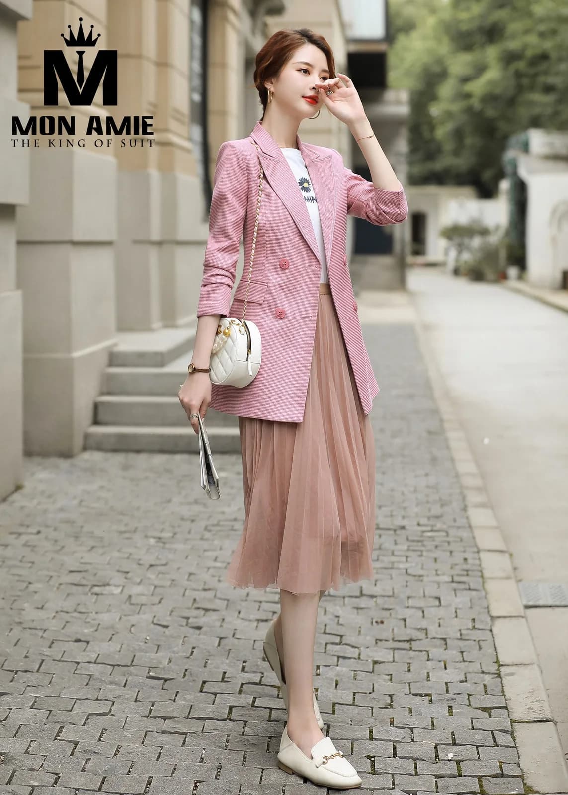 Blazer Nữ Hồng Phấn Hai Hàng Khuy Phối Váy Xếp Ly
