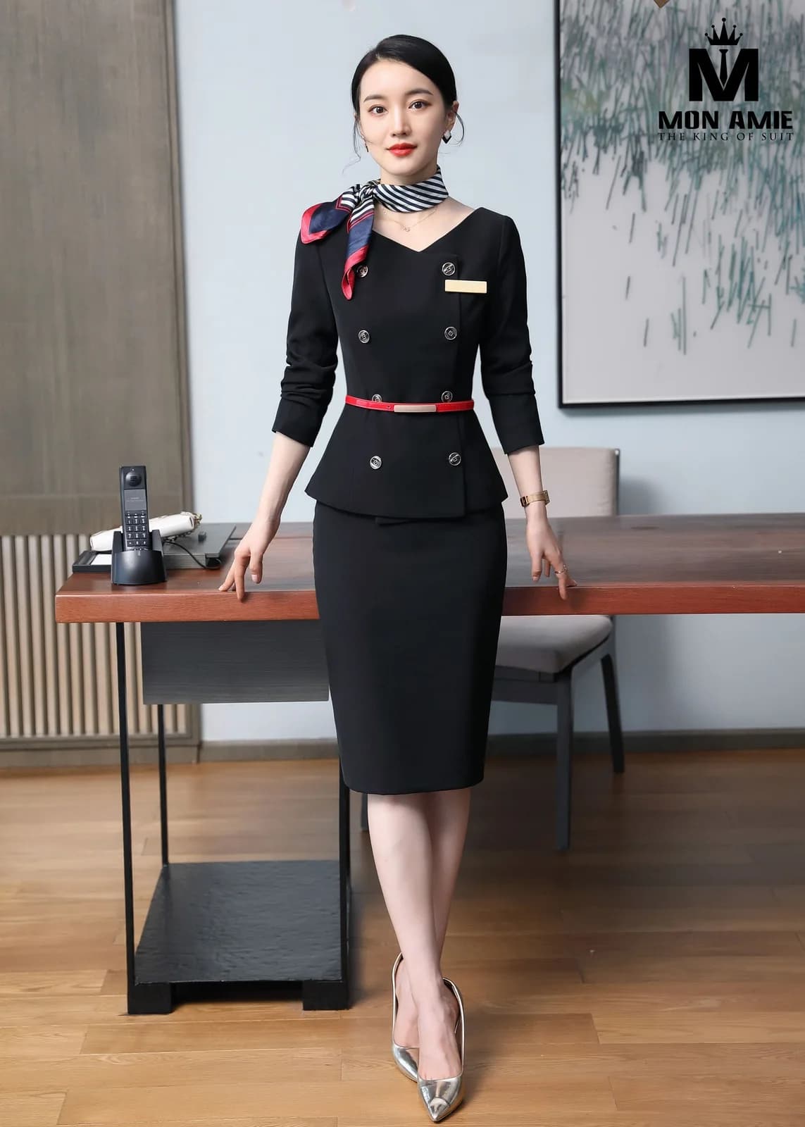 Suit Nữ Đen Áo Peplum Cổ V Đai Đỏ Chân Váy Bút Chì