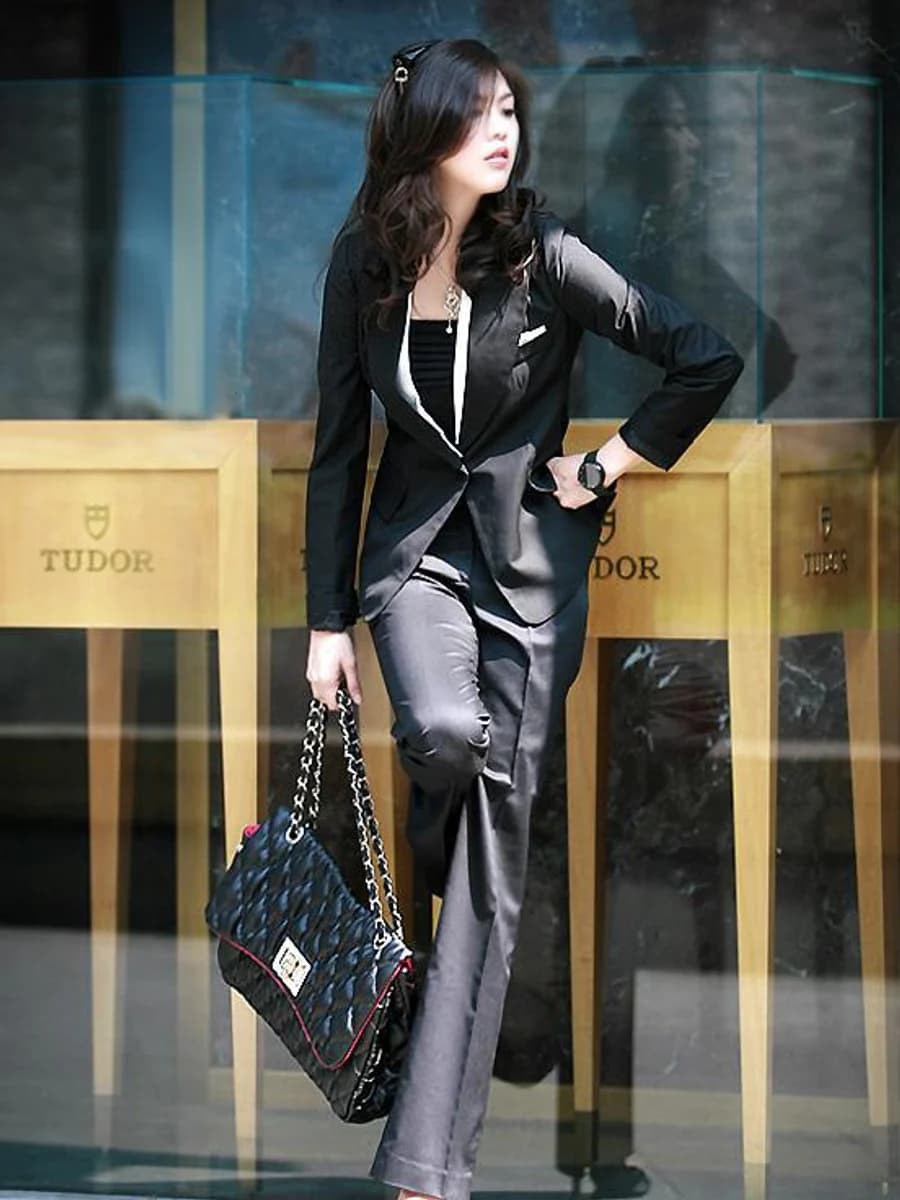 Vest Đen Phối Ghi Ánh Satin