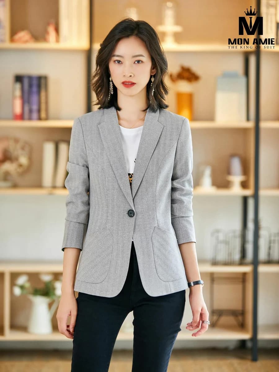 Blazer Xám Sáng Túi Bo Cong