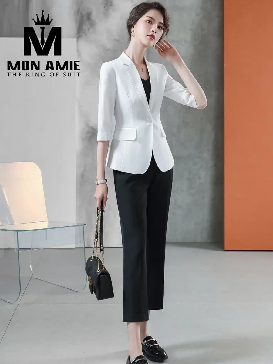 Suit Nữ Trắng Một Khuy Phối Quần Đen Tương Phản