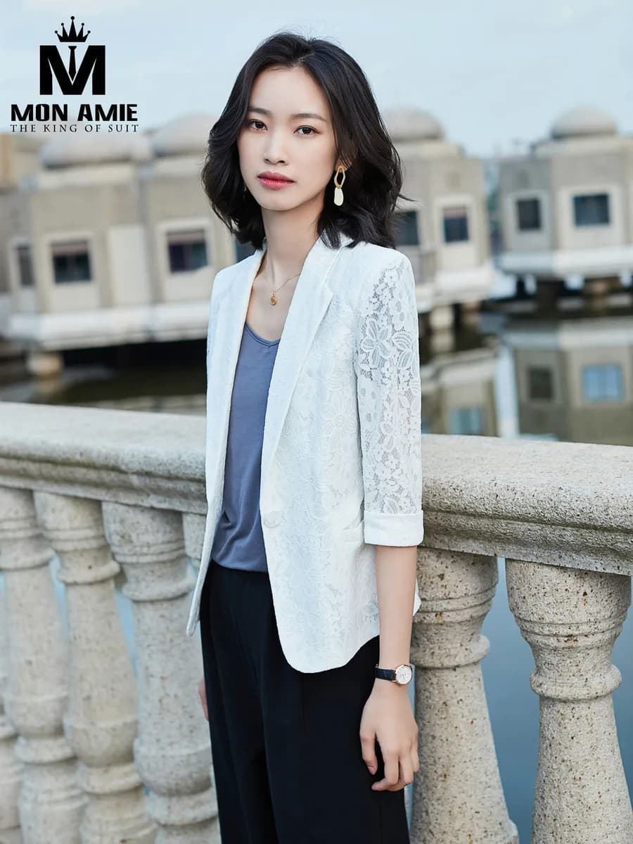Áo Vest Nữ Trắng Ren Hoa Tay Lửng Dáng Suông