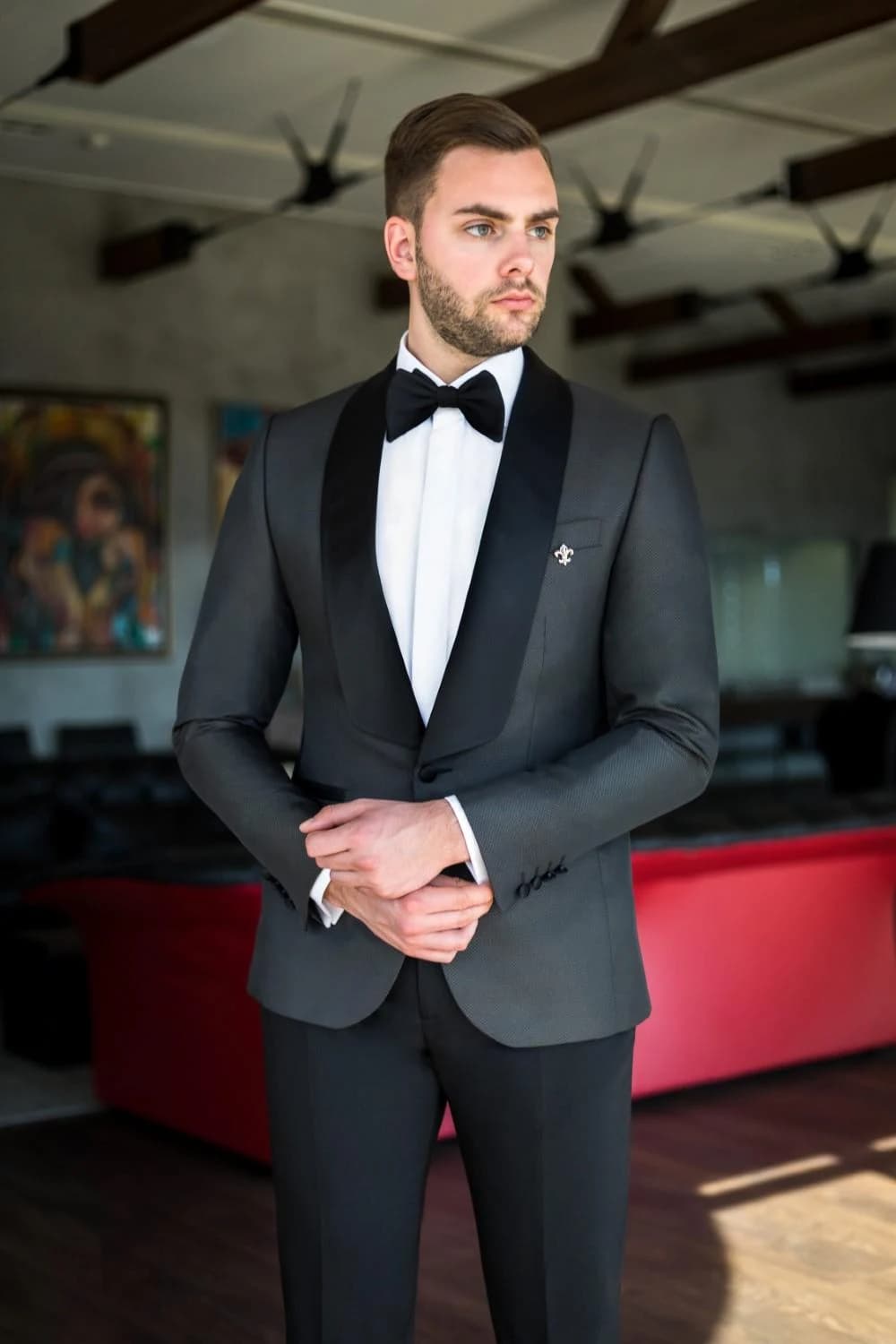 Tuxedo Xám Than Ve Khăn