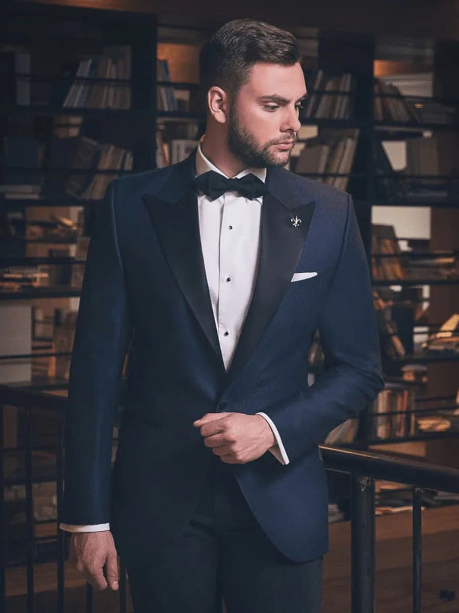 Tuxedo Navy Ve Nhọn Satin Đen