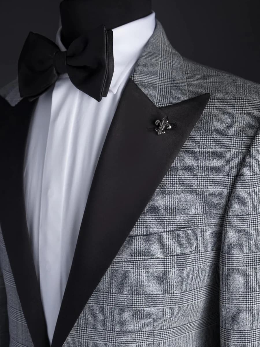 Tuxedo Caro Bạc Ve Đen