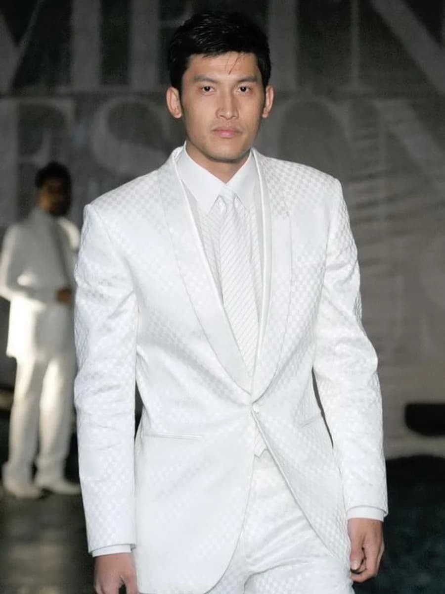 Tuxedo Trắng Hoa Văn Caro Chìm