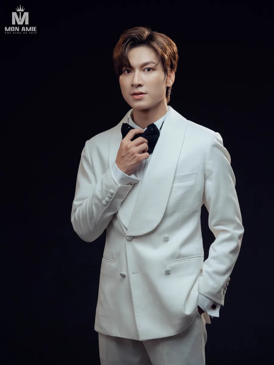 Tuxedo Trắng Hai Hàng Khuy Bọc Vải Ve Shawl Bo Tròn