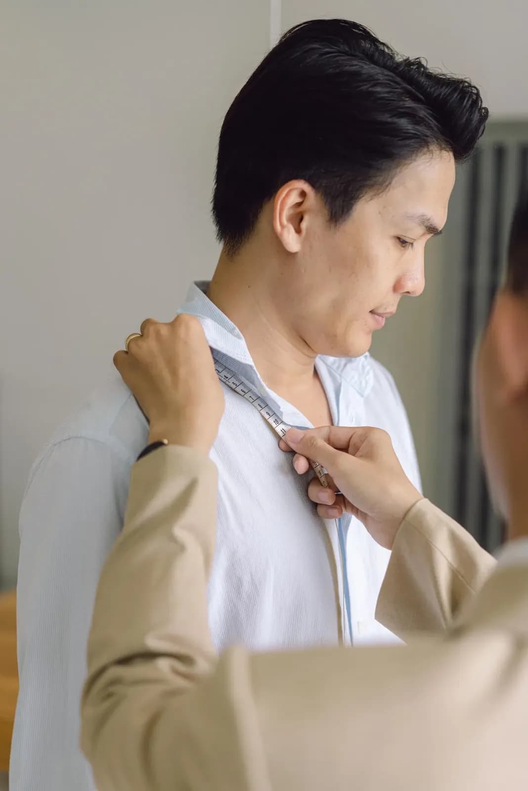 Cận cảnh đo vòng cổ