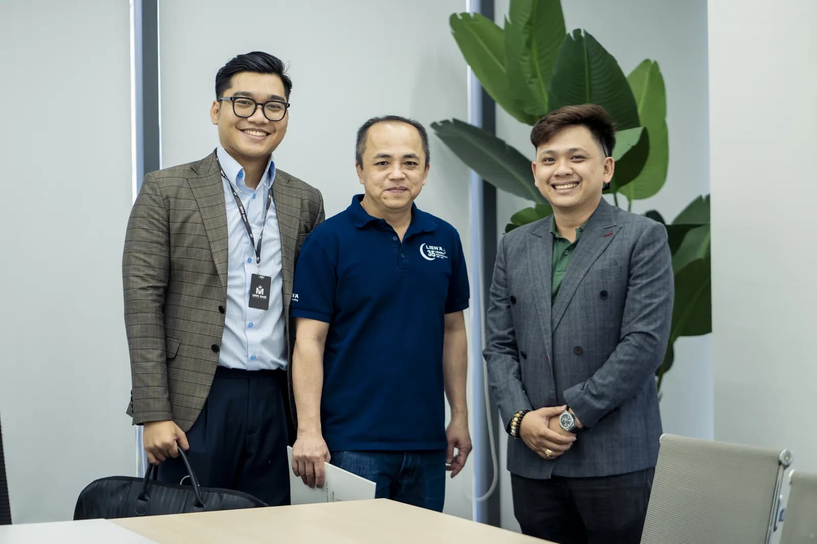 Ông Lâm Ngọc Minh cùng đội ngũ Mon Amie