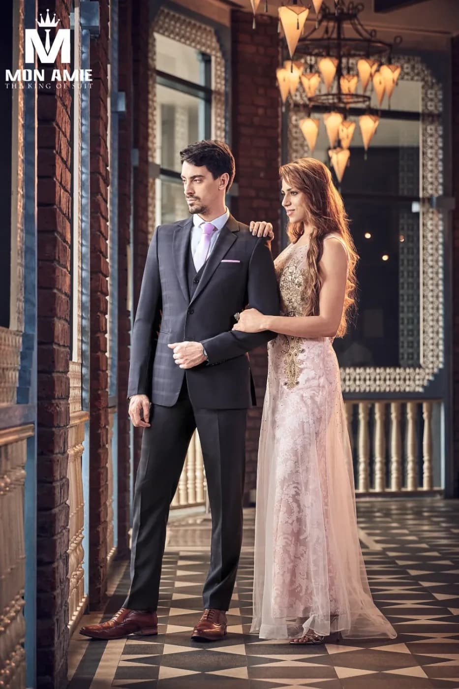 Chú rể Mon Amie bên cô dâu