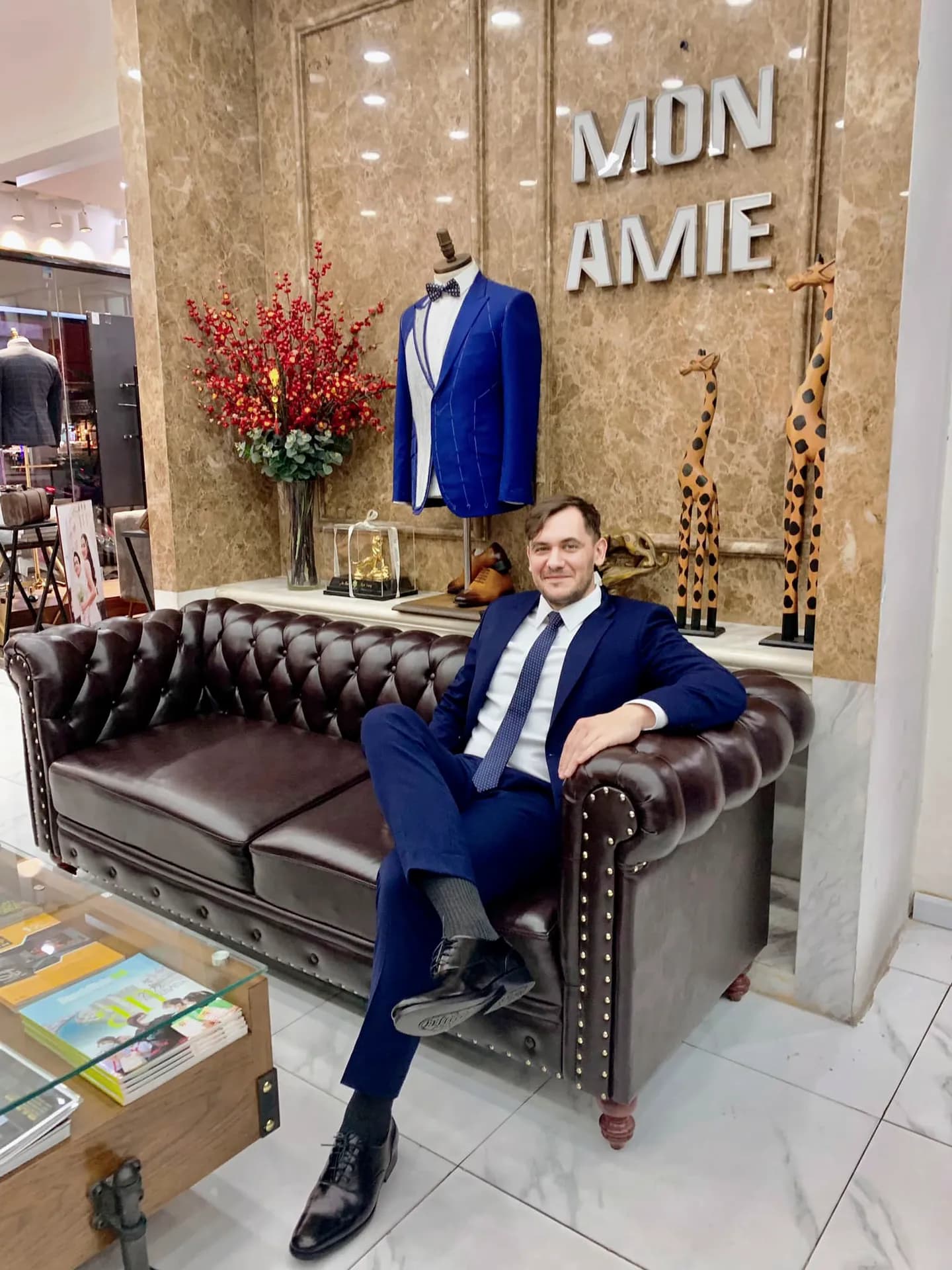 Khách hàng tại showroom
