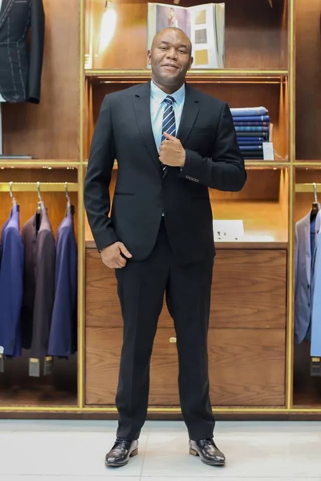 Khách hàng tại showroom — Mon Amie