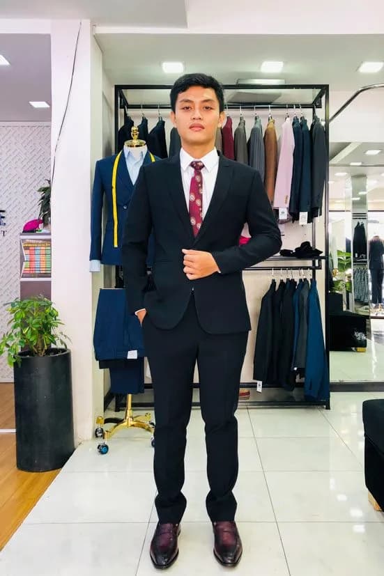 Khách hàng tại showroom — Mon Amie