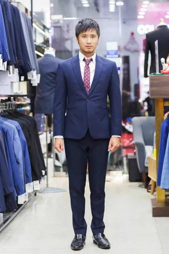 Khách hàng tại showroom — Mon Amie