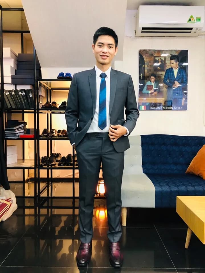 Khách hàng tại showroom — Mon Amie