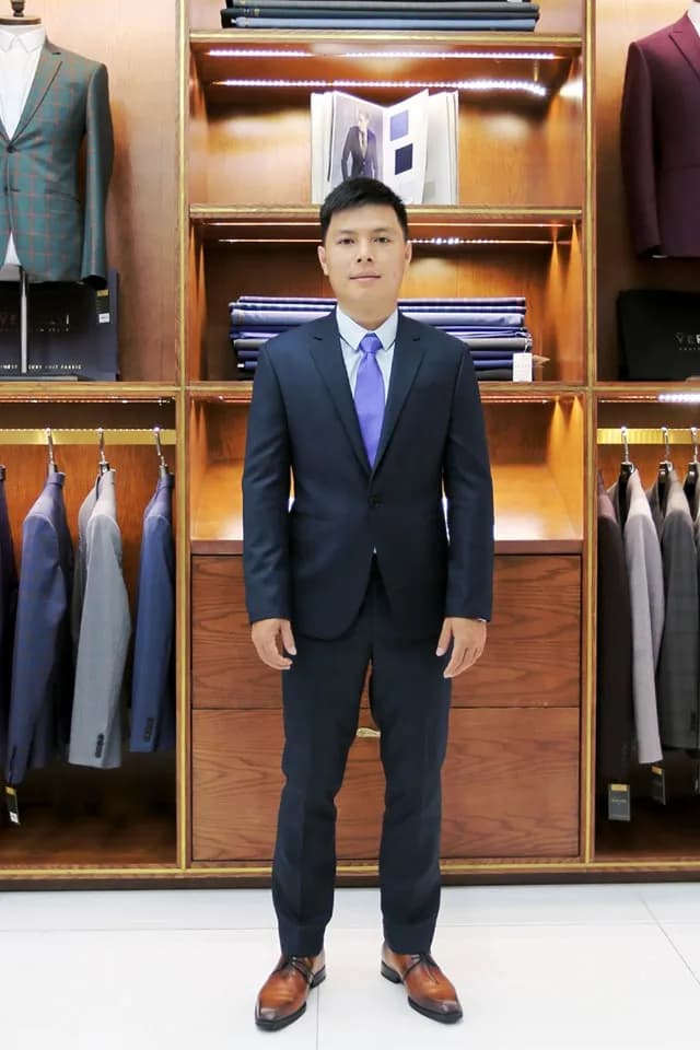 Khách hàng tại showroom — Mon Amie