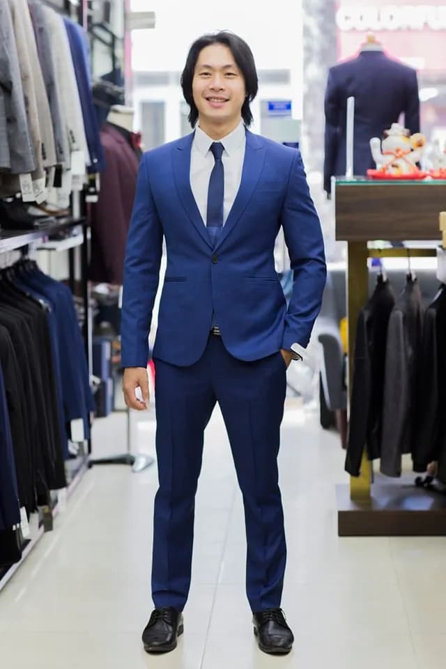 Khách hàng tại showroom — Mon Amie