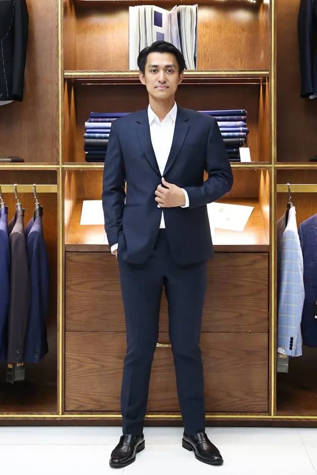 Khách hàng tại showroom — Mon Amie