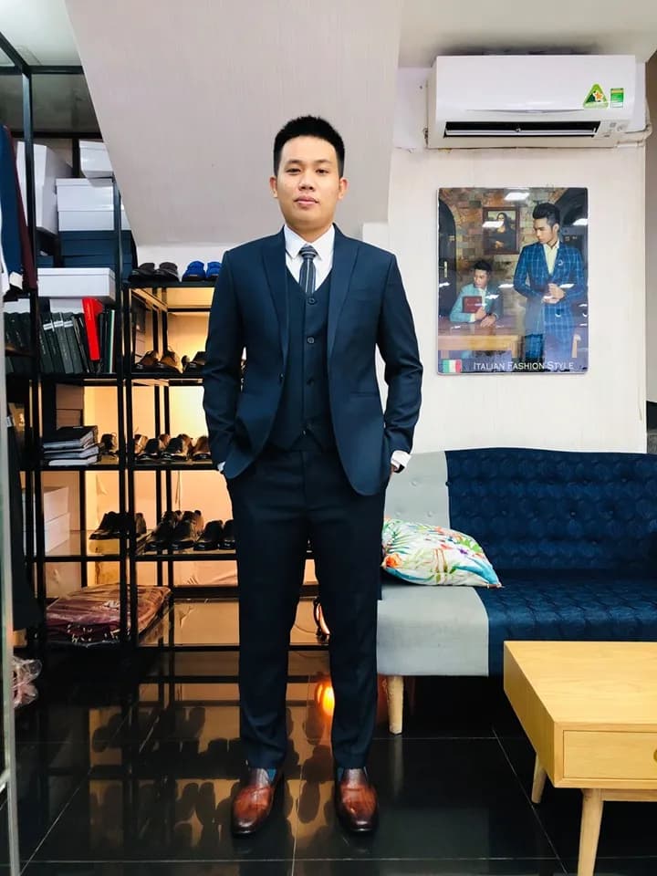 Khách hàng tại showroom — Mon Amie
