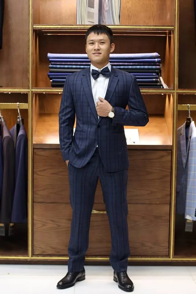 Khách hàng tại showroom — Mon Amie