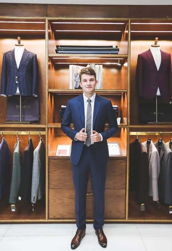 Khách hàng tại showroom — Mon Amie