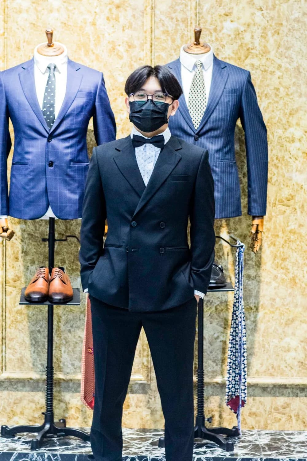 Khách hàng tại showroom — Mon Amie