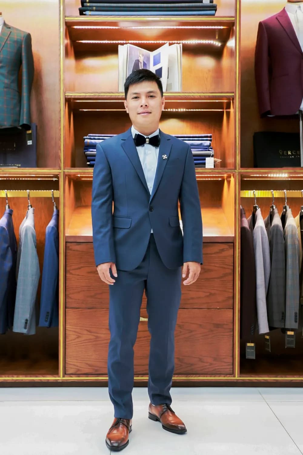 Khách hàng tại showroom — Mon Amie