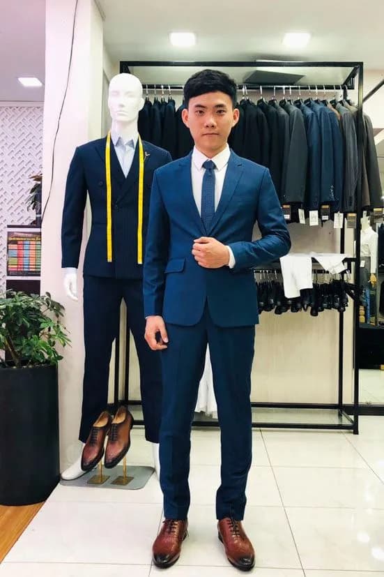 Khách hàng tại showroom — Mon Amie