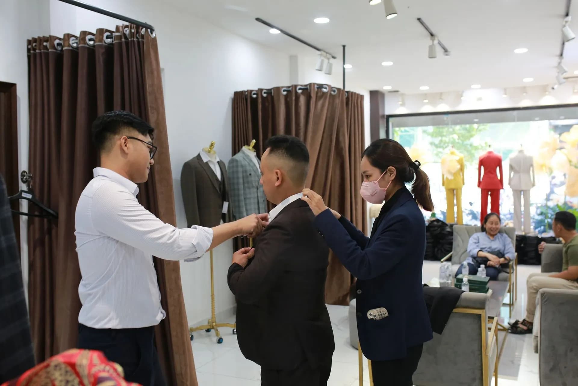 Phóng sự tại showroom — Mon Amie