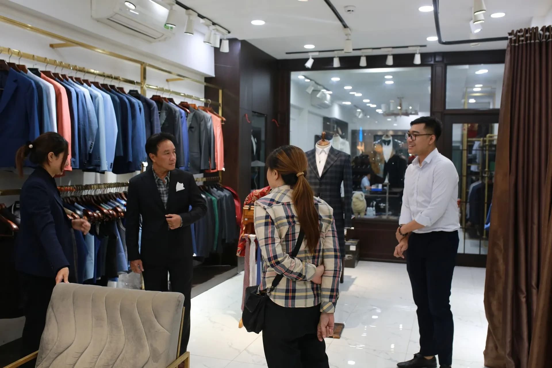 Phóng sự tại showroom — Mon Amie