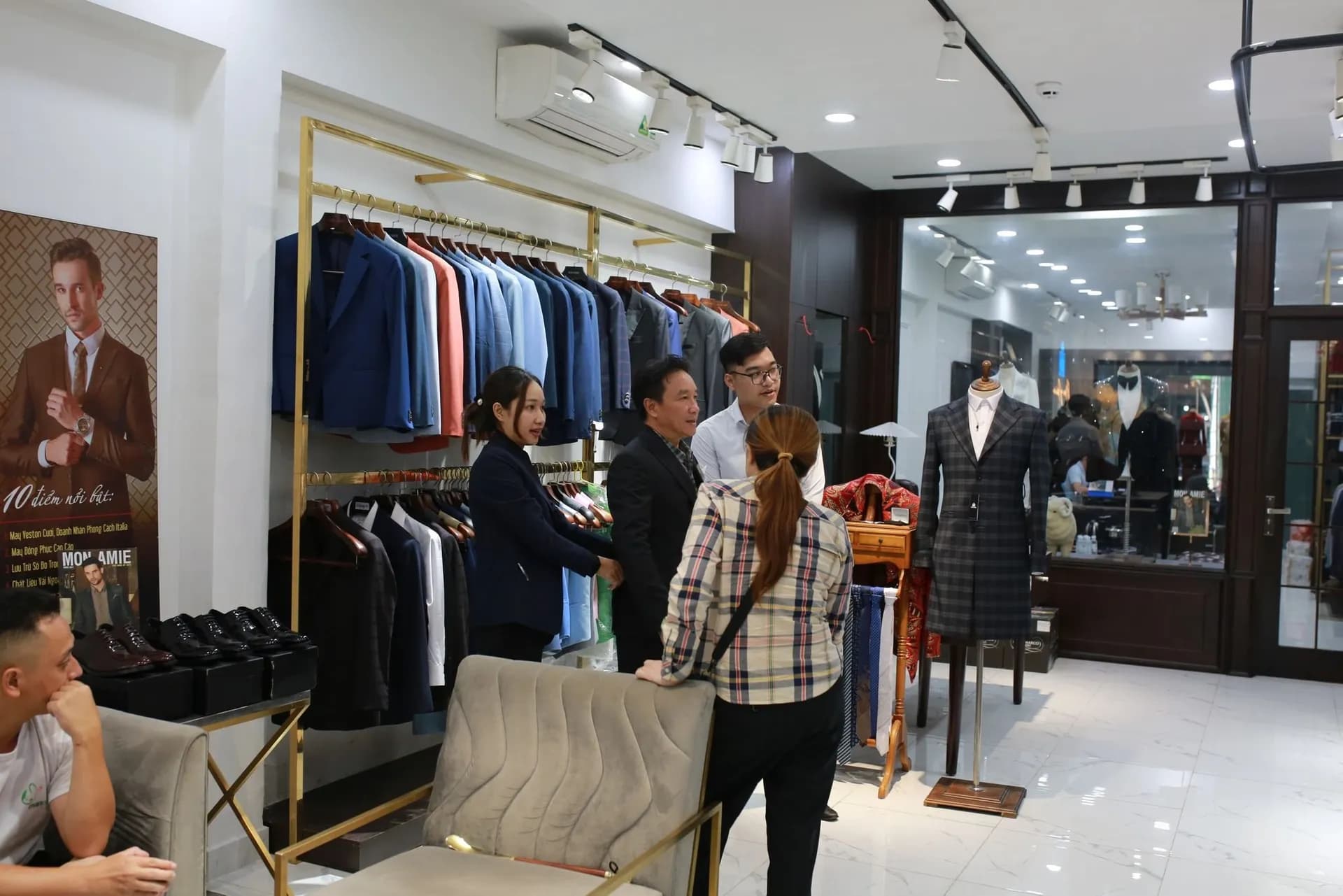 Phóng sự tại showroom — Mon Amie