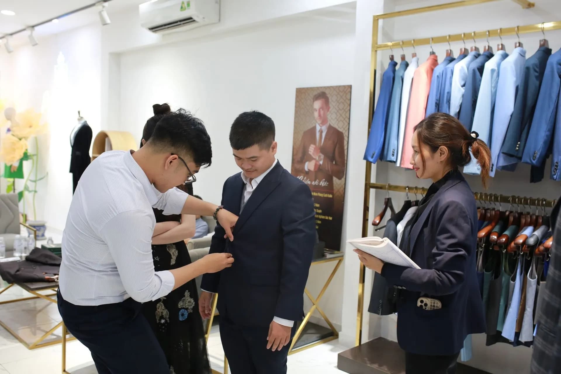 Phóng sự tại showroom — Mon Amie