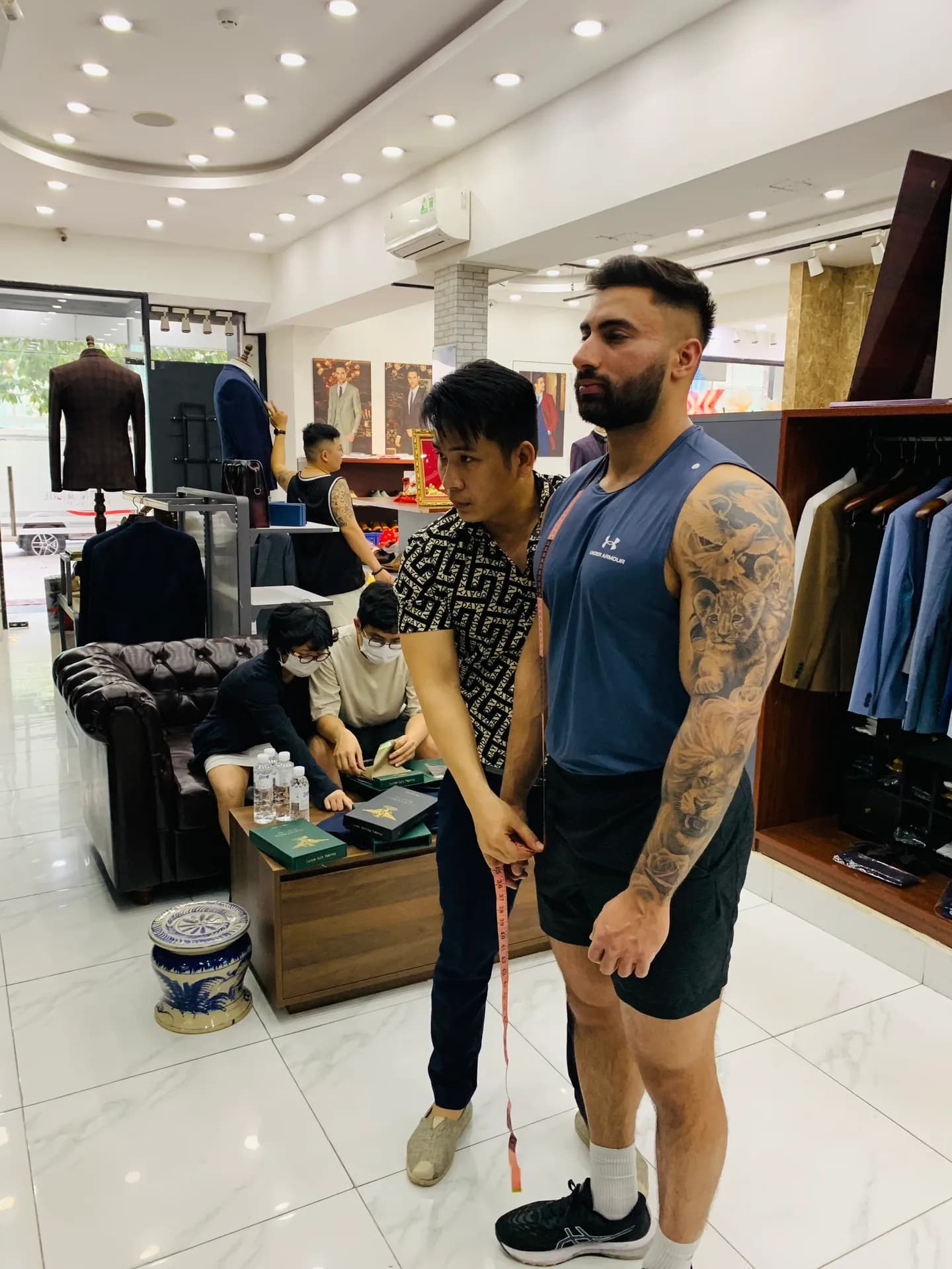Phóng sự tại showroom — Mon Amie